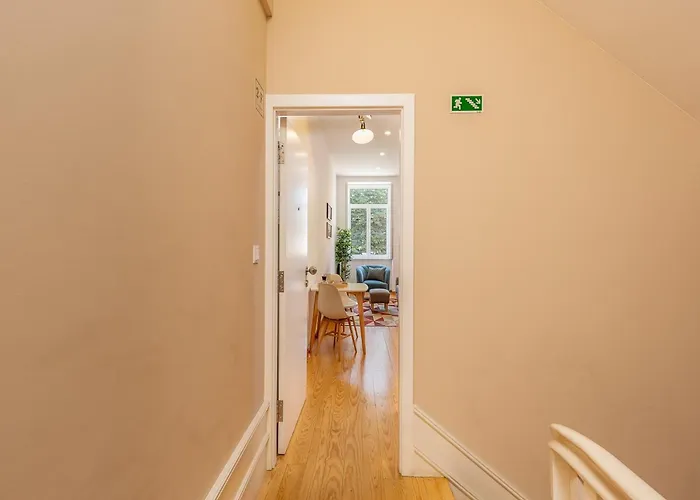 Charming 1-bedroom In * 포르투