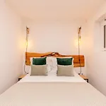 Charming 1-bedroom In Apartment *