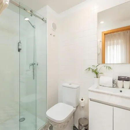 Charming 1-bedroom In بورتو