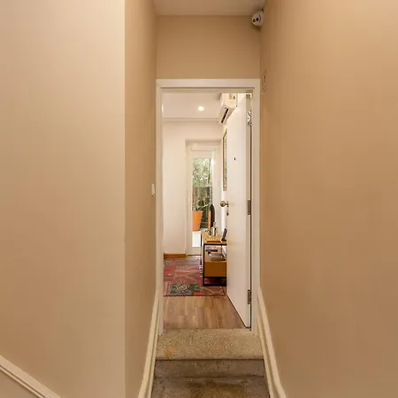 Charming 1-bedroom In بورتو