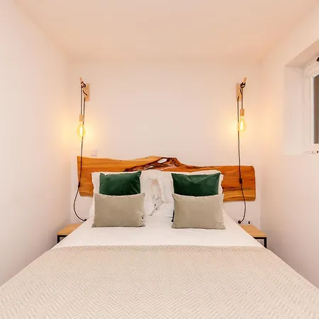Charming 1-bedroom In Apartment *