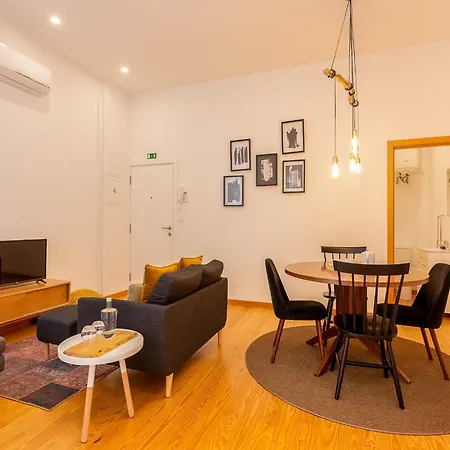 Charming 1-bedroom In Apartment Porto