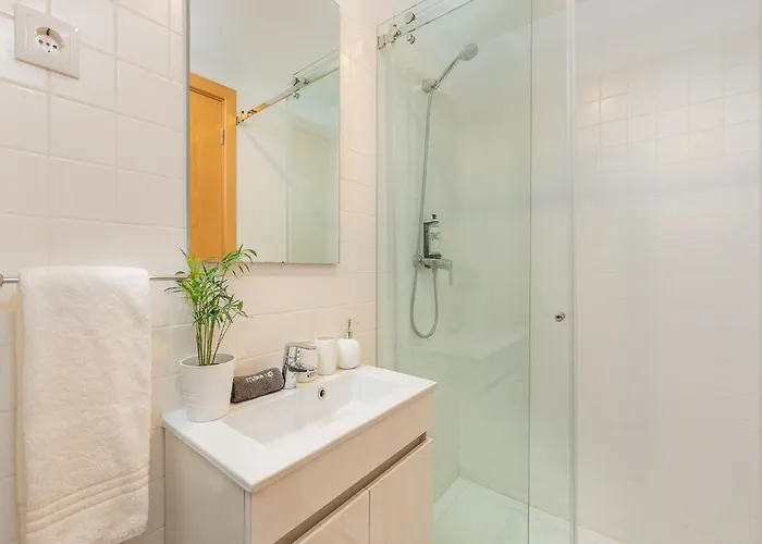 Charming 1-bedroom In Apartment *